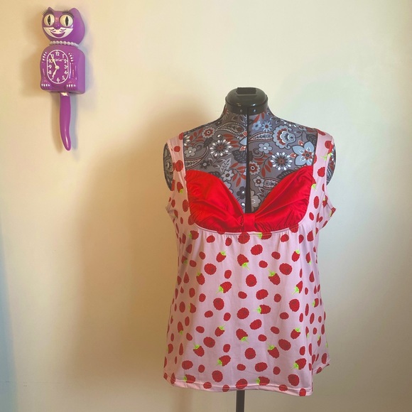 Raspberry Pin Up Top - Picture 1 of 8